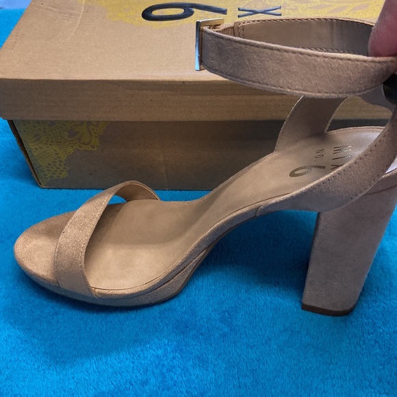 Mix No. 6 Trina Platform Sandal - Picture 6 of 6